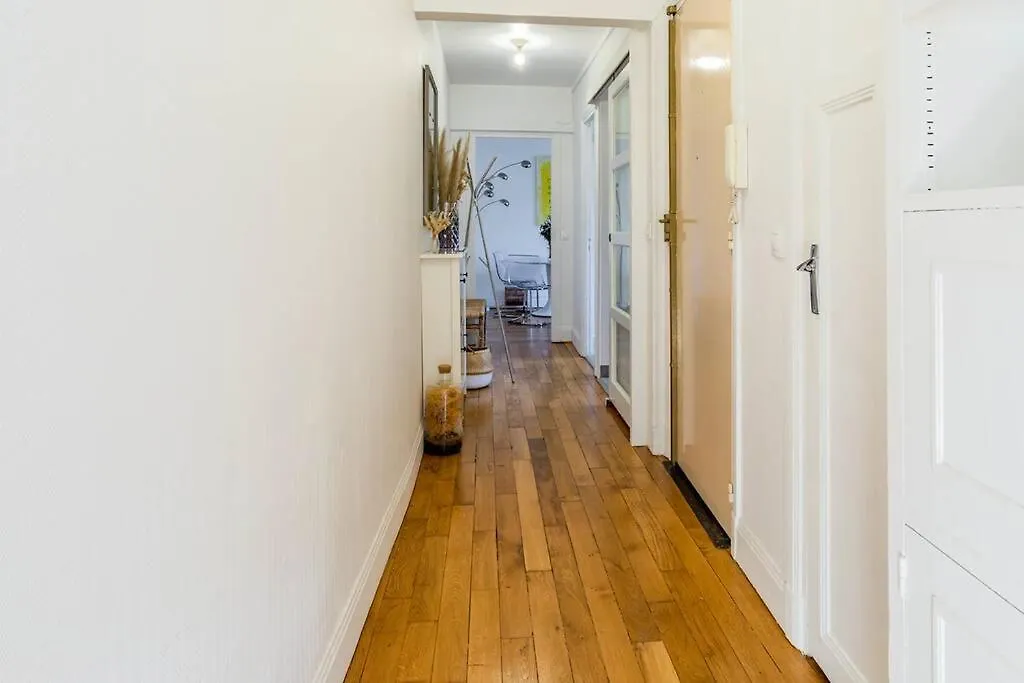 Premium Flat In Well Furnished 16th District Apartmán *