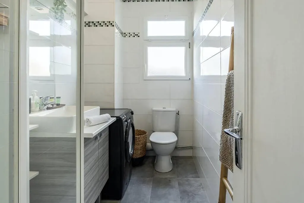Premium Flat In Well Furnished 16th District * Paříž